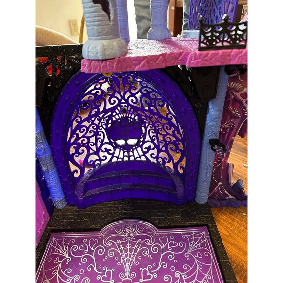 Monster High Freaky Fusion Catacombs replacement piece logo back wall and pegs - Picture 11 of 14